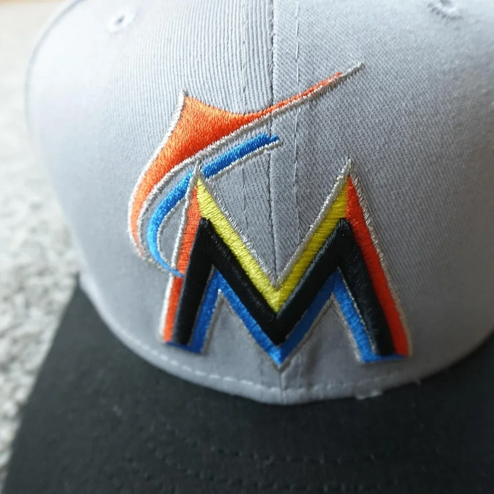 Miami Marlins Hat Cap Mens One Size Gray Black MLB‎ Baseball New Era Snap Back